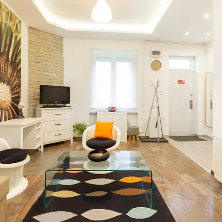 K13 Klauzal Apartament *